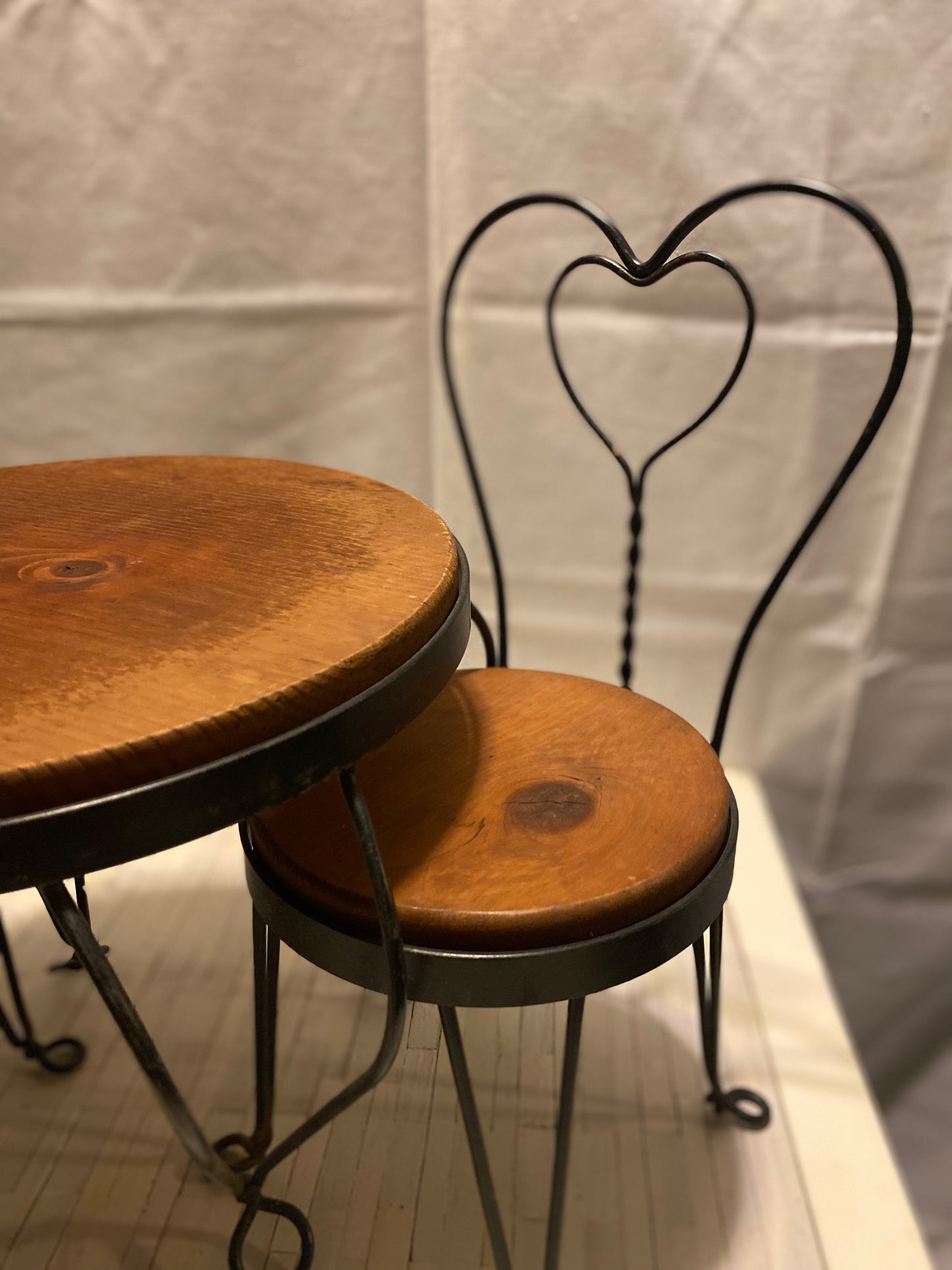 Sellers Sample / Doll Bistro Parlor Table & 2 Chairs Set