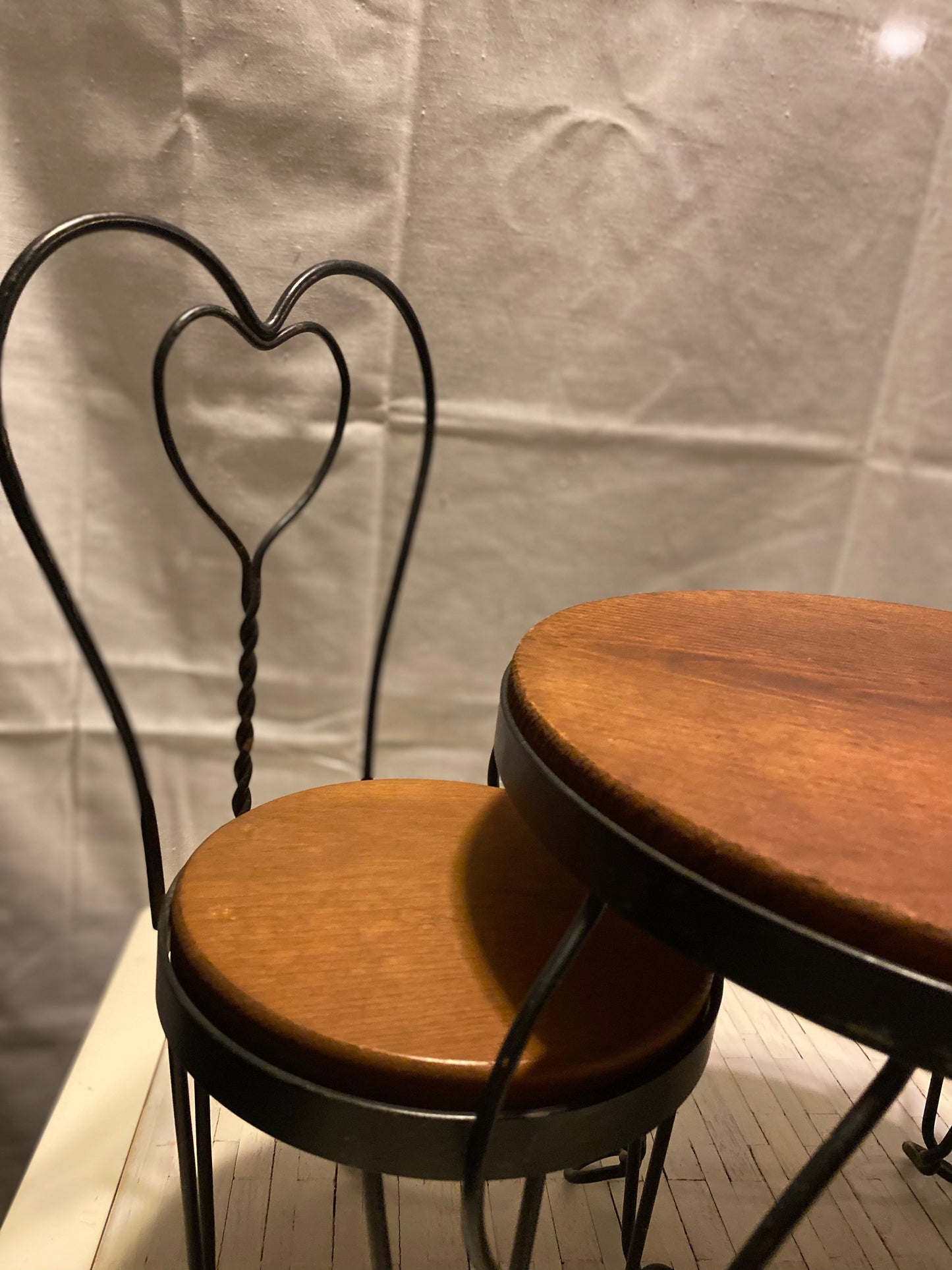 Sellers Sample / Doll Bistro Parlor Table & 2 Chairs Set