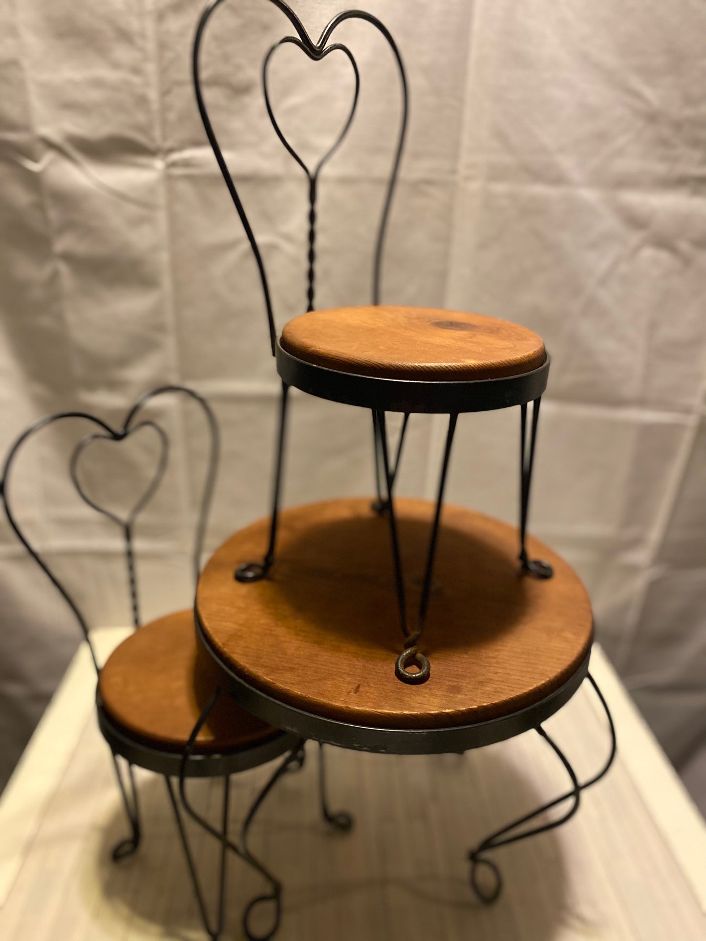 Sellers Sample / Doll Bistro Parlor Table & 2 Chairs Set