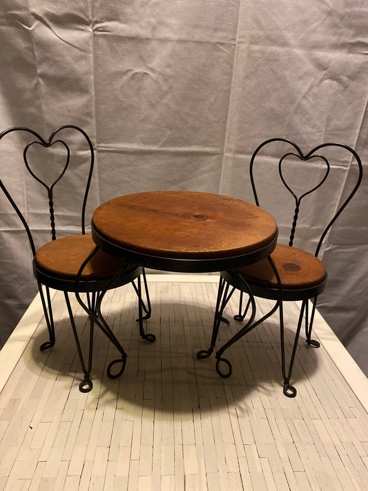 Sellers Sample / Doll Bistro Parlor Table & 2 Chairs Set